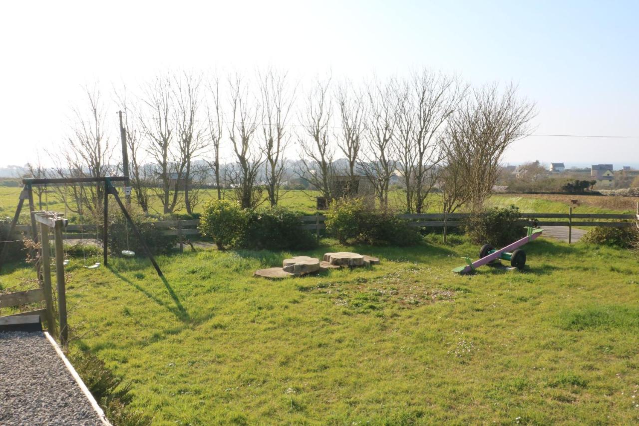 Les Gites Aux Volets Roses Landunvez Εξωτερικό φωτογραφία